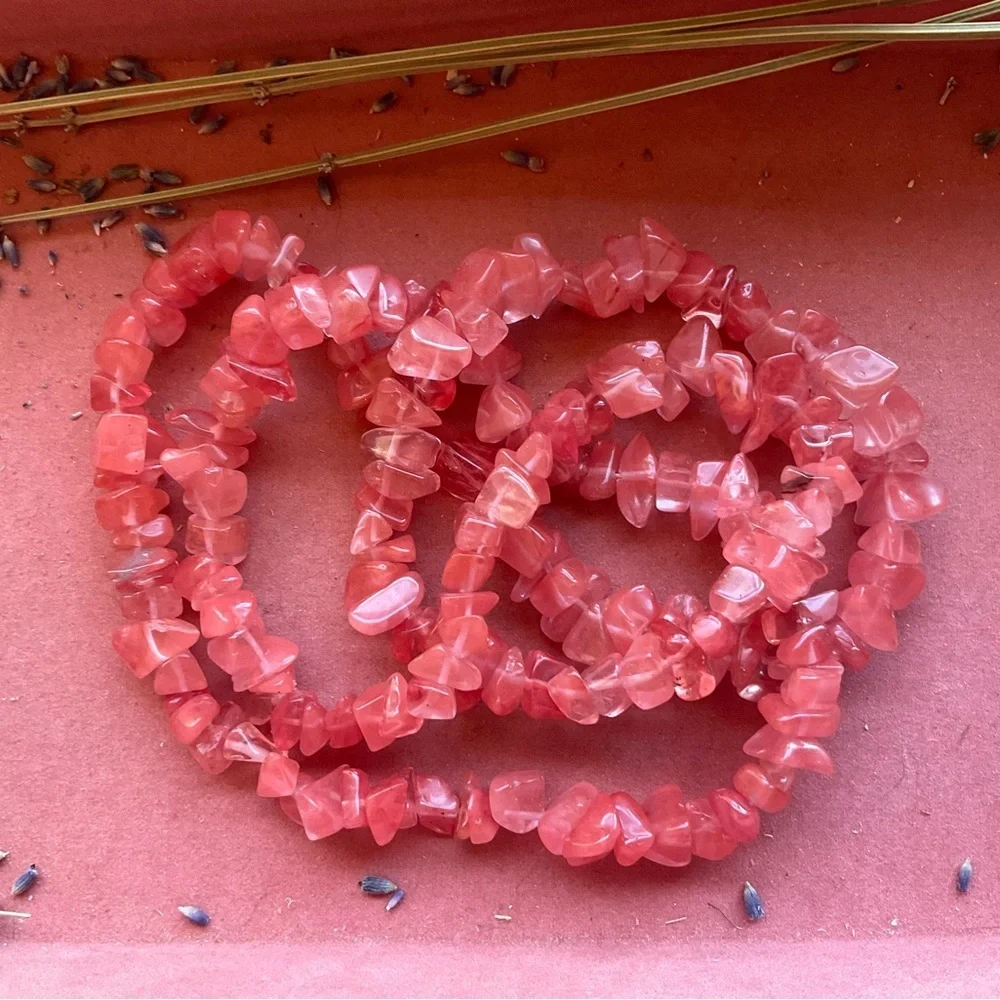 🌹 Rose Quartz Chip Necklace - Picture 3 of 4